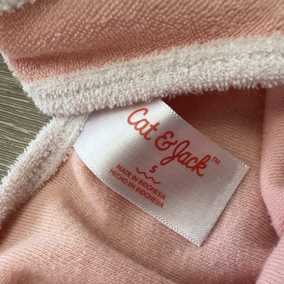 Cat & jack romper, kids, furry, one piece suit, size small - Picture 4 of 4